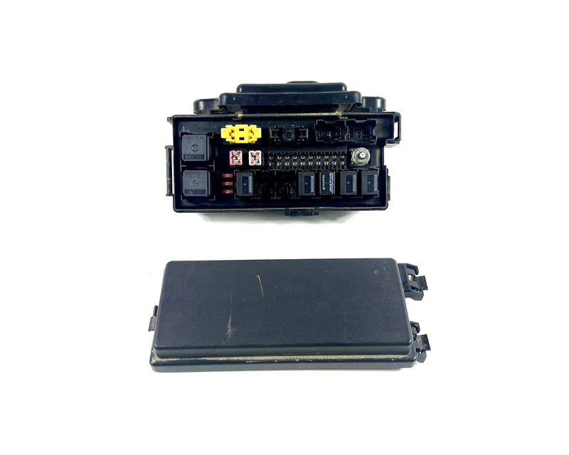 2008 Jeep Commander Grand Cherokee Under Hood Fuse Relay Box 04692155AB OEM