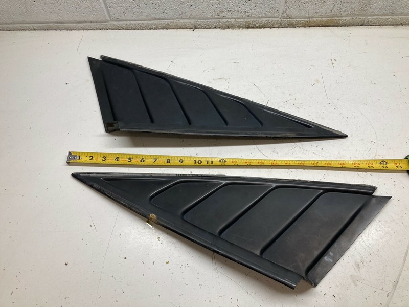 W5 Bayliner Capri Forward Left and Right Window Trim Corner Cover(s) Black SET