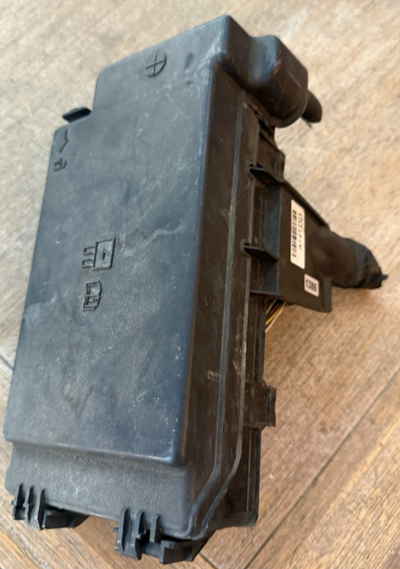 2010 Ford Edge 3.5LFuse Relay Box Junction Multifunction OEM