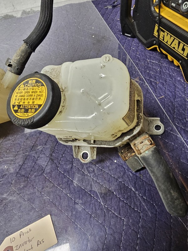 2010-15 Toyota Prius Inverter Coolant Reservoir