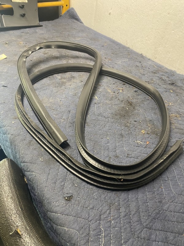 2014 Jeep Patriot Sport 2.4 4x4 Left Rear Door Seal OEM