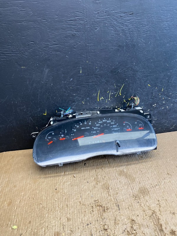 2006 Ford E350 Gauge Speedometer Cluster OEM z9801 DG