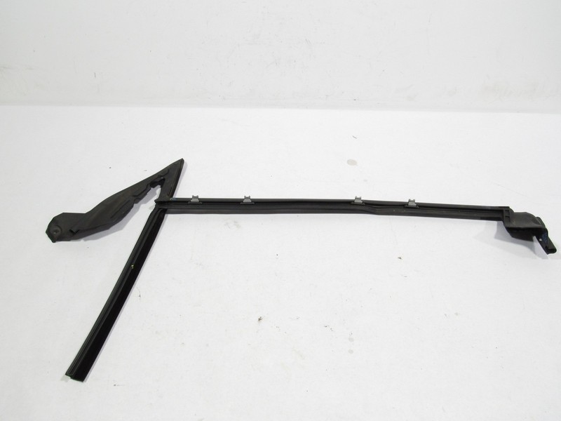 23-25 BMW M2 G87 2023 Front Right Passenger Door Seal Weather Strip Rubber |