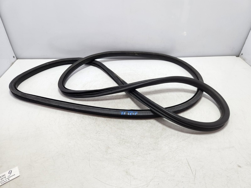 ✅11-18 OEM Porsche Cayenne Turbo S 958 Front Right Side Door Weather Strip Seal