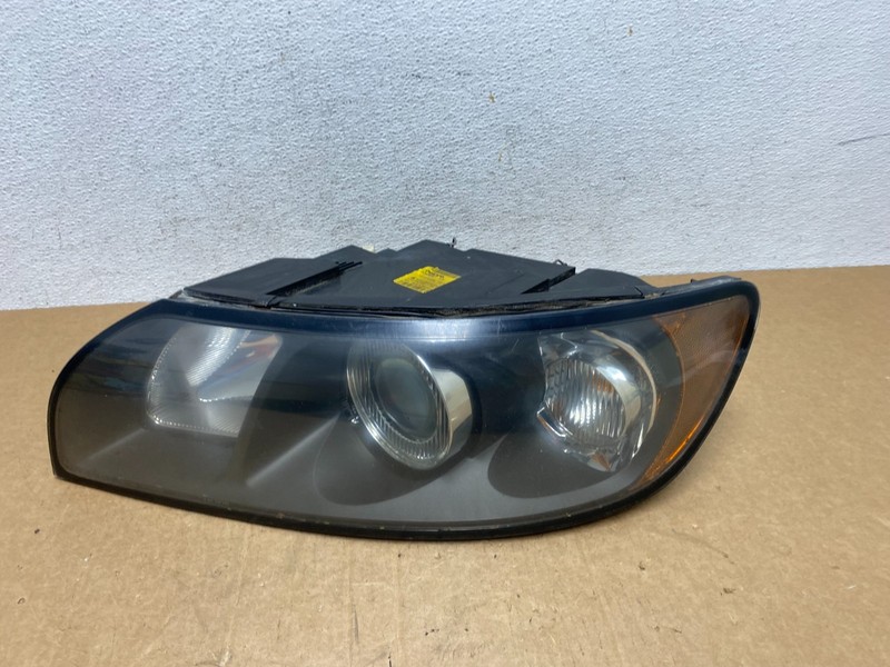 2004 to 2007 Volvo S40 Left Driver LH Side Headlight Oem AD6133 DW