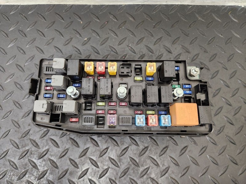12-15 Chevrolet Captiva Sport Engine Fuse Box W/ Fog Lamps OEM 22799541