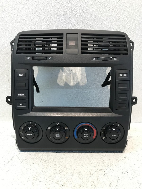 2002-2005 Kia Sedona A/C Heater Climate Control Dash Panel Vent Radio Bezel OEM