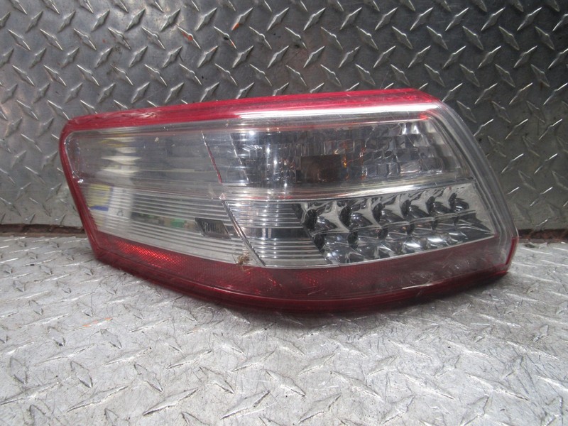 10-11 TOYOTA CAMRY LEFT DRIVER TAIL LAMP QUARTER PANEL MOUNTED W/RED OUTLINE