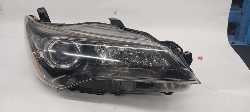 15-'17 TOYOTA CAMRY Right Passenger Headlight halogen OEM Grade A!