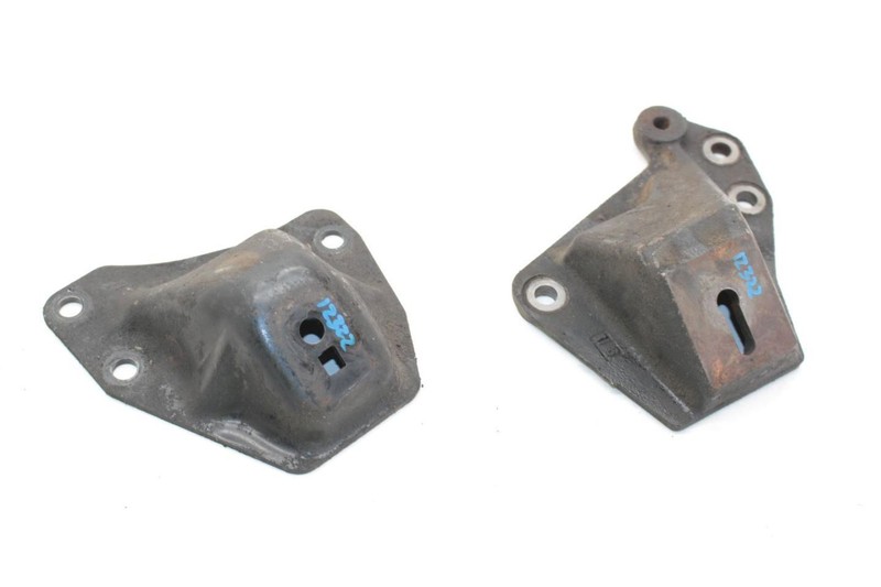 95-97 Mazda MX-5 Miata NA Pair of Left and Right Engine Mounting Brackets