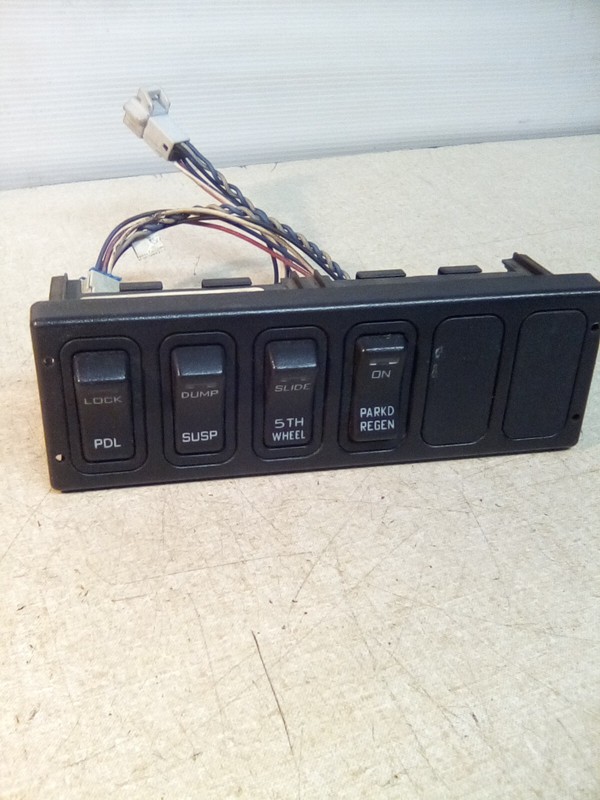 International 32237 Dash Console 4 Rocker Switches