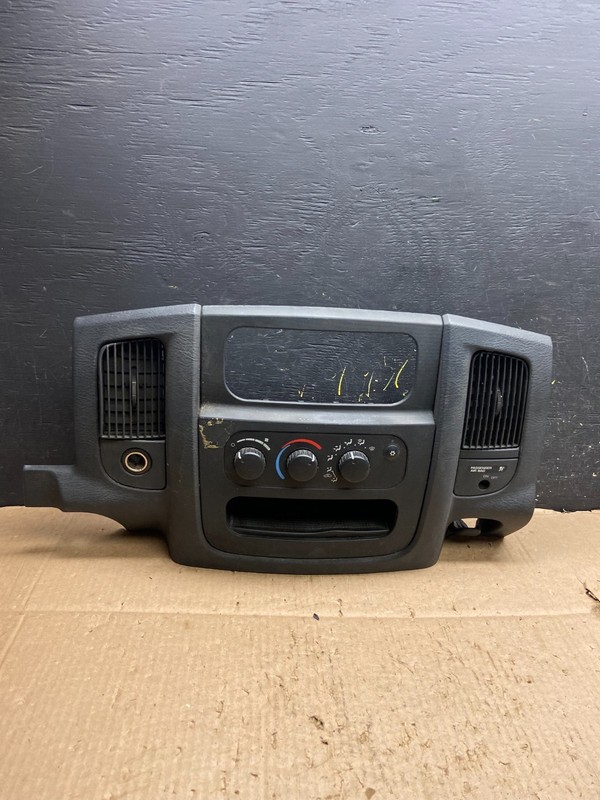 2002 to 2005 Dodge Ram Radio Climate Control Dash Air Vent Bezel Trim Y5564 DG