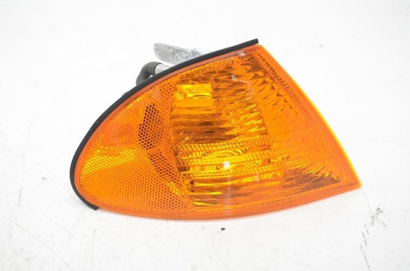 1999-2000 BMW 328i E46 SEDAN Passenger Right Front Turn Signal Light