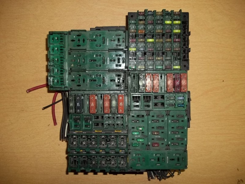 Ford Sterling Fuse Relay Panel Block F7LB-14A068-AA *FREE SHIPPING*