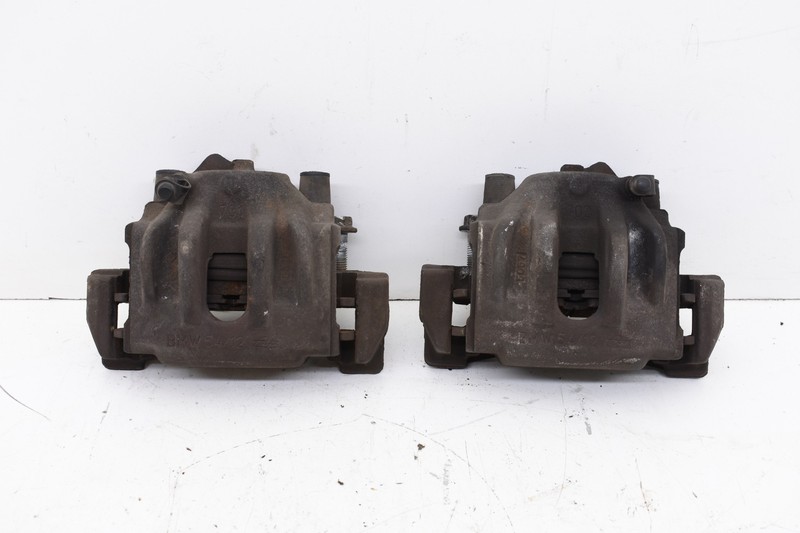 1997 BMW Z3 Front Right Left Brake Caliper Housing Shoe Set OEM KW36