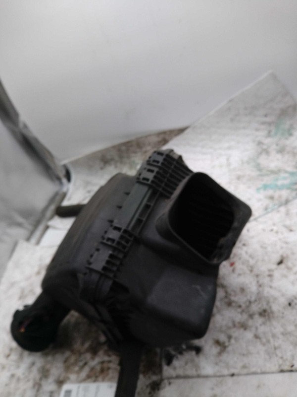 2012 GMC Canyon Air Cleaner Assembly OEM 22756988 3.7L Used 206K Miles