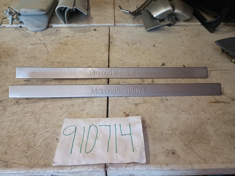 1998-2005 MERCEDES ML500 W163 Door Step Sill Trim Set W163 1636860820 1636860720