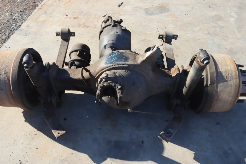 2008-2017 FREIGHTLINER CASCADIA 125 REAR FRONT DRIVE AXLE MERITOR RATIO 2.47 OEM