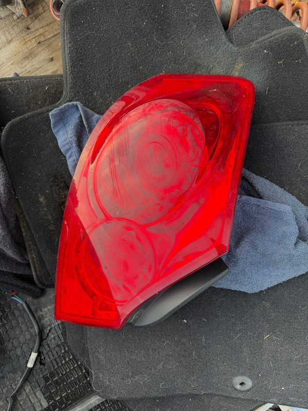 07-08 INFINITI G35 SEDAN & 09-13 G37 RH PASSENGER SIDE TAILLIGHT TAIL LIGHT