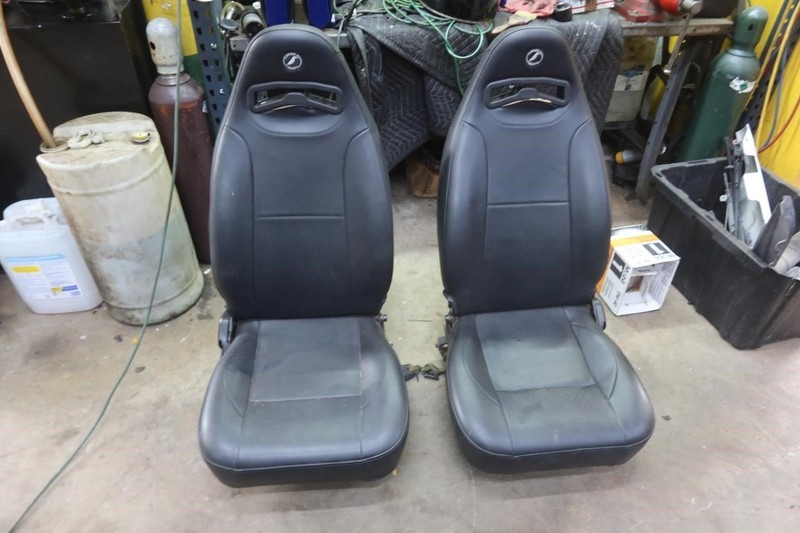 Corbeau Moab Black Vinyl Seat 70010PR