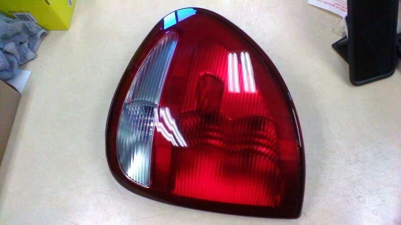 Passenger Right Tail Light Fits 01-03 CARAVAN 104479