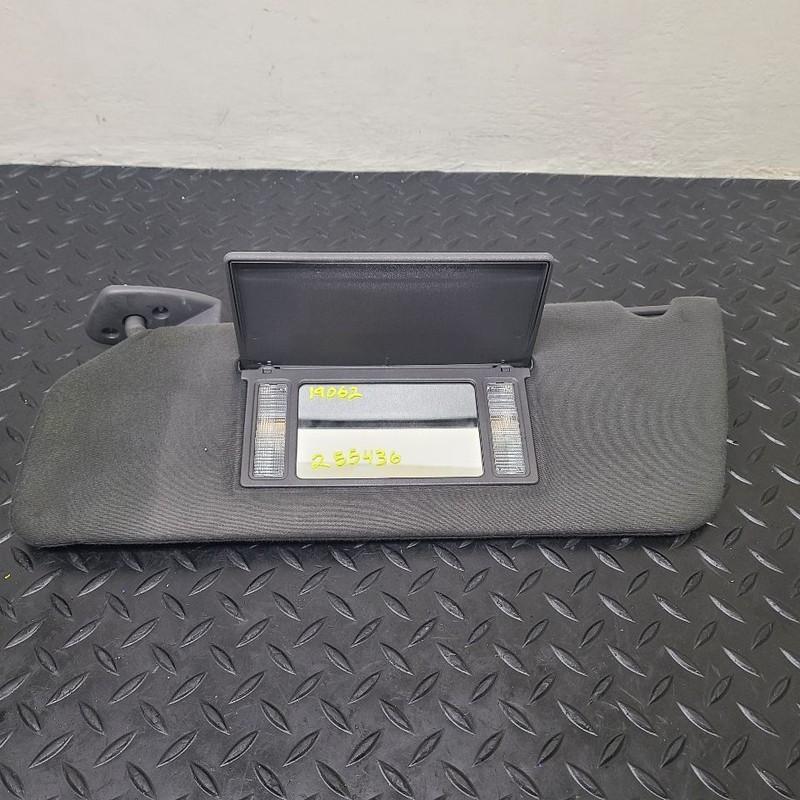 00-02 Ford Expedition Left Driver Primary Sun Visor Black OEM YL1Z-7804105-BAC