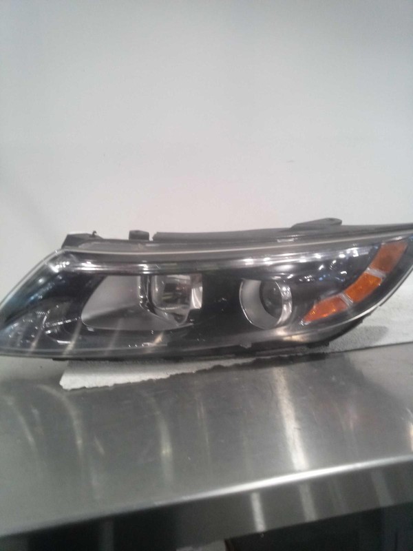 2015 KIA Optima Left Headlight Assembly OEM 125060 Used 167K Miles