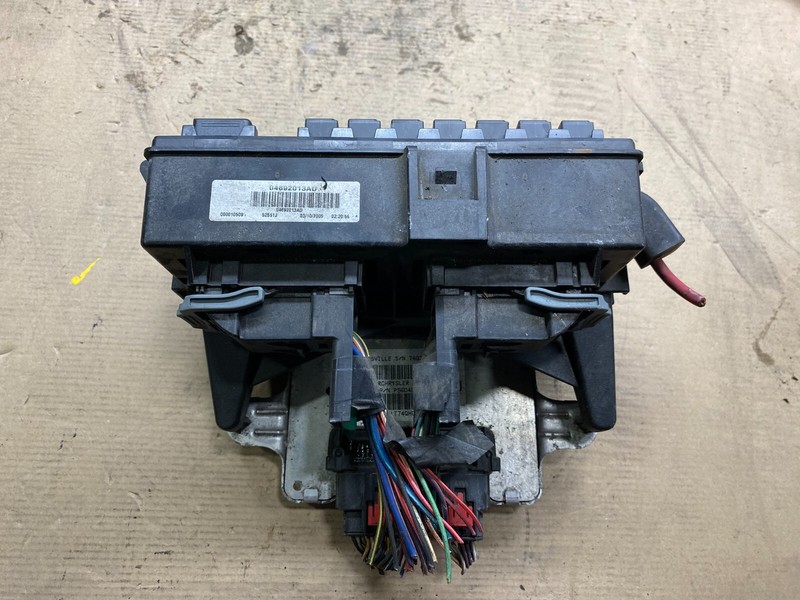 2004 2005 Dodge DurangoFuse Box Relay Unit Module Body Control N6971 PS