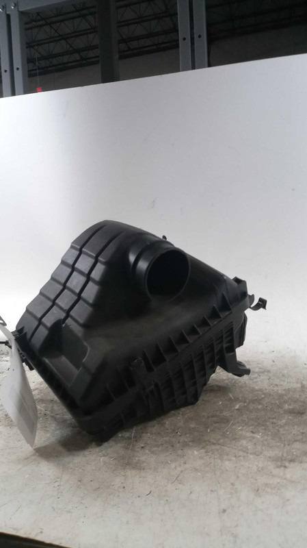 Used Air Cleaner Assembly fits: 2015 Hyundai Sonata 2.4L VIN 4 8th digit hybrid