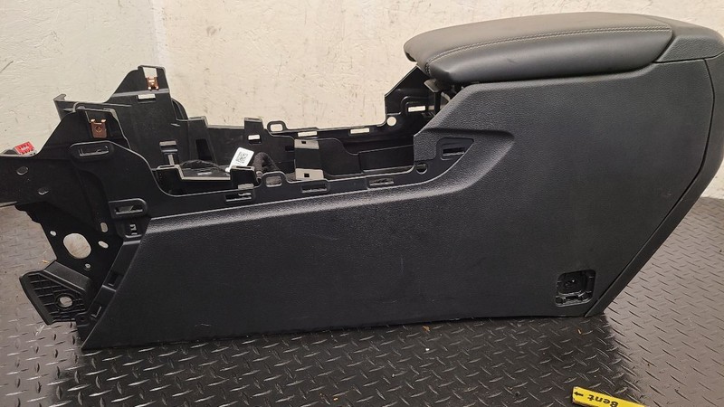 21-24 Jeep Grand Cherokee Floor Console W/ Armrest Leather Black OEM 7GU05TX7A
