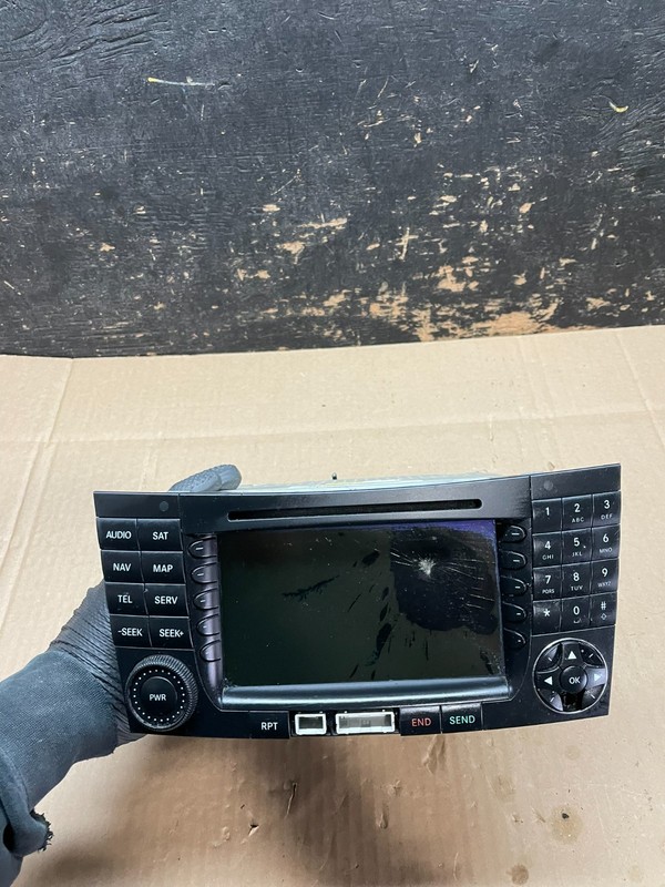 2003-2006 Mercedes Benz W211 E350 E500 Radio Screen Navigation Display AB2910 DG