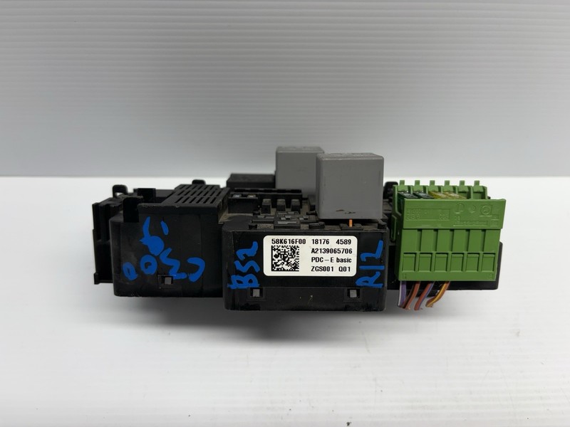 2019-2023 MERCEDES E350 E450 W213 ENGINE FUSE RELAY BOX ASSEMBLY OEM 2139065706
