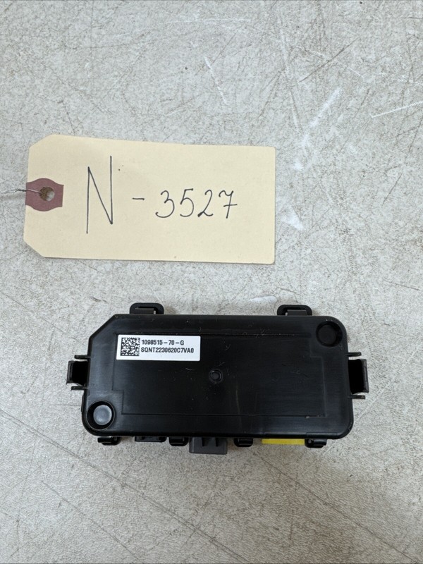 17-22 TESLA Y/3 FRONT RH PASSENGER SIDE CONTROL MOD UNIT 1098515-70-G 3527 B142