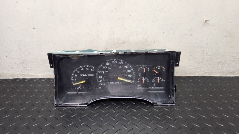 97-99 GMC 1500 Pickup 5.7L A/T Instrument Speedometer Cluster OEM 16205325