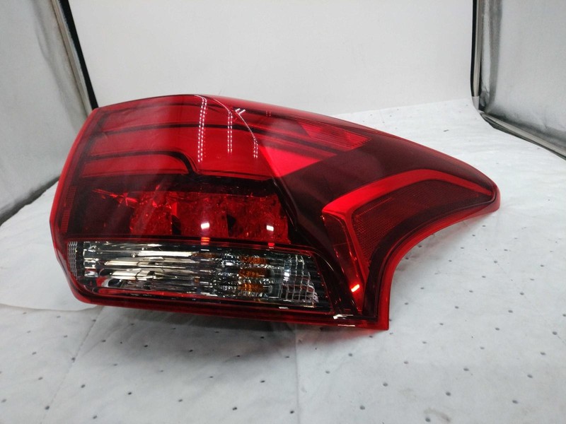 2017 Mitsubishi Outlander Right Tail Light Assembly - White - Used - 58k Miles