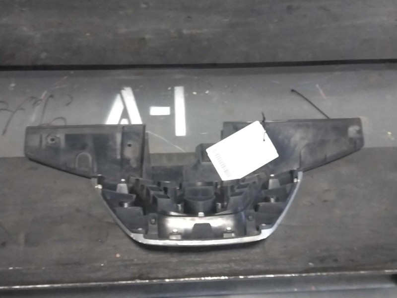 2016 Nissan Juke Grille OEM Black 620703YM1A,620703YM1B Used 121K Miles