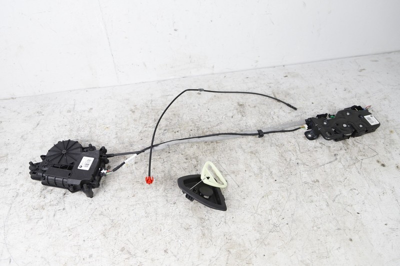 17-20 BMW G30 Electric Tailgate Latch Lock Actuator OEM 7441014 / 7383561 OEM