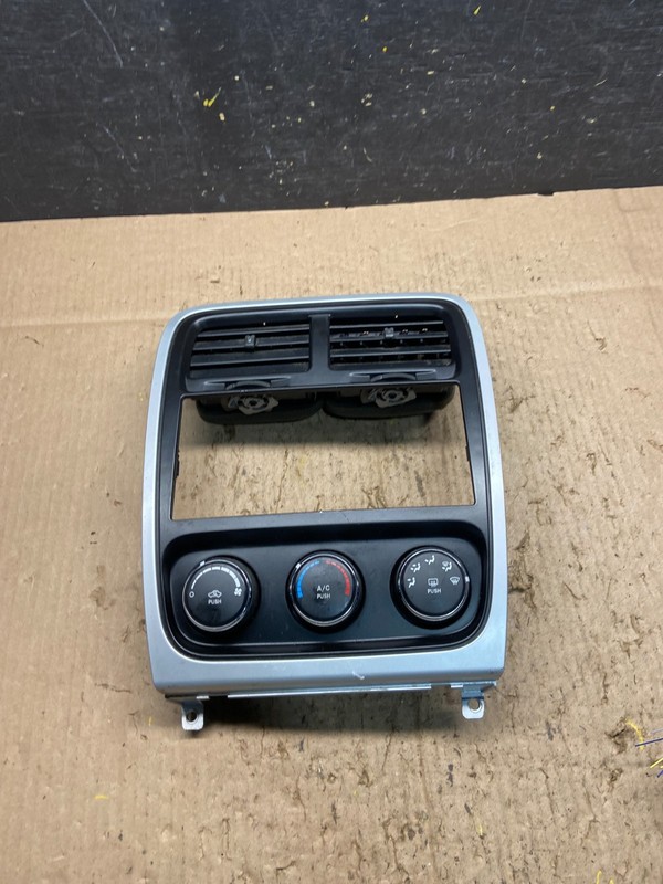 2010 to 2012 Dodge Caliber Dash Radio Center Bezel Climate Dash q2068 DG
