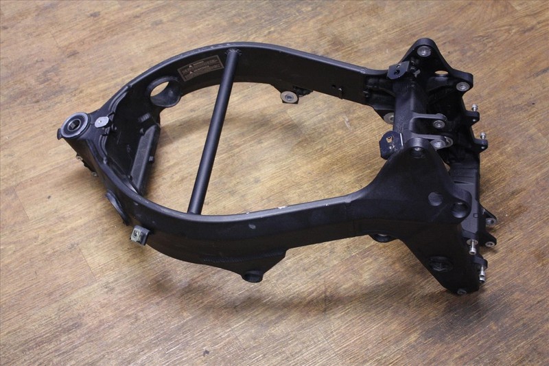 05 TRIUMPH DAYTONA 650 MAIN FRAME CHASSIS 65