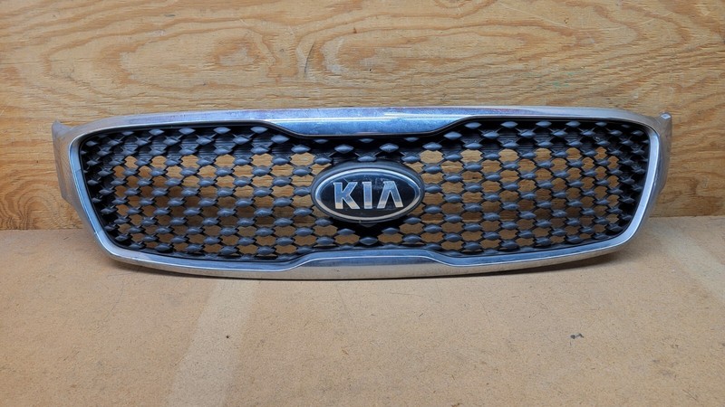 2016 2017 2018 Kia Sorento Front Grille W/ Emblem 86350-C6000 OEM "DAMAGED"