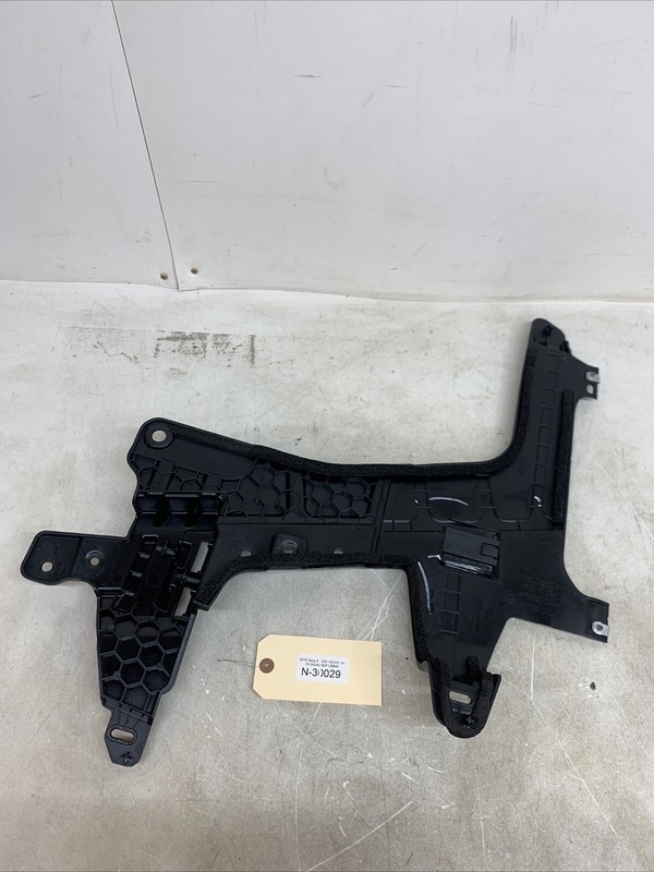 16-20 TESLA MX REAR PASSENGER C-PILLAR LOWER TRIM MOUNT BRACKET RIGHT 30029 M8
