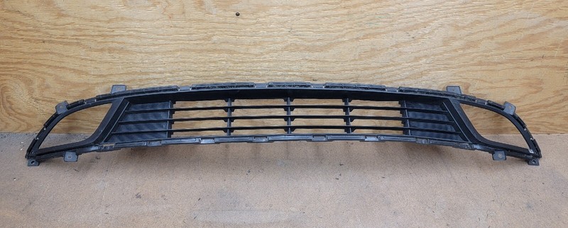 2017 2018 KIA FORTE Front Bumper Lower GrilleOEM*