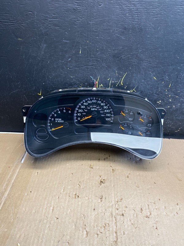 2003 to 2006 Chevrolet Silverado Yukon Cluster Gauge SpeedometerAB2194 DG
