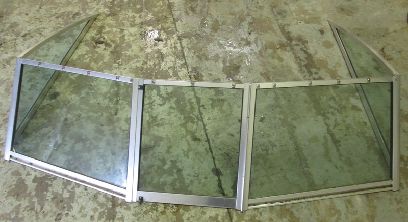 1989 Ozark V180 Regency Boat Windshield Walk Through