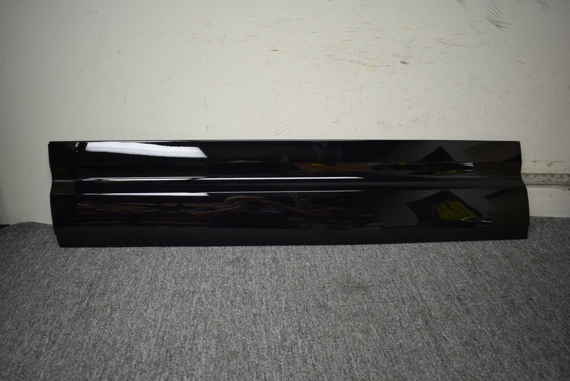 LAND ROVER DOOR MOLDING LEFT SIDE FACTORY OEM
