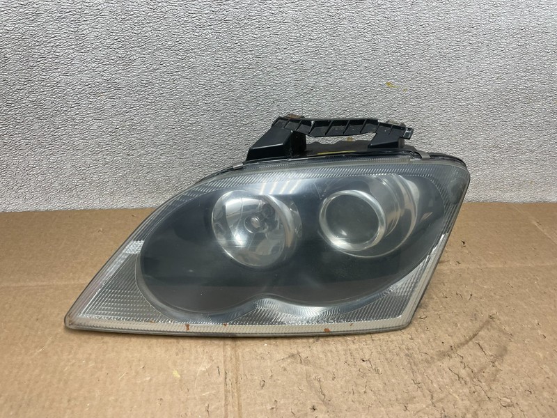 2004 to 2006 Chrysler Pacifica Headlight Left Driver LH Xenon OEM Y8960 DW