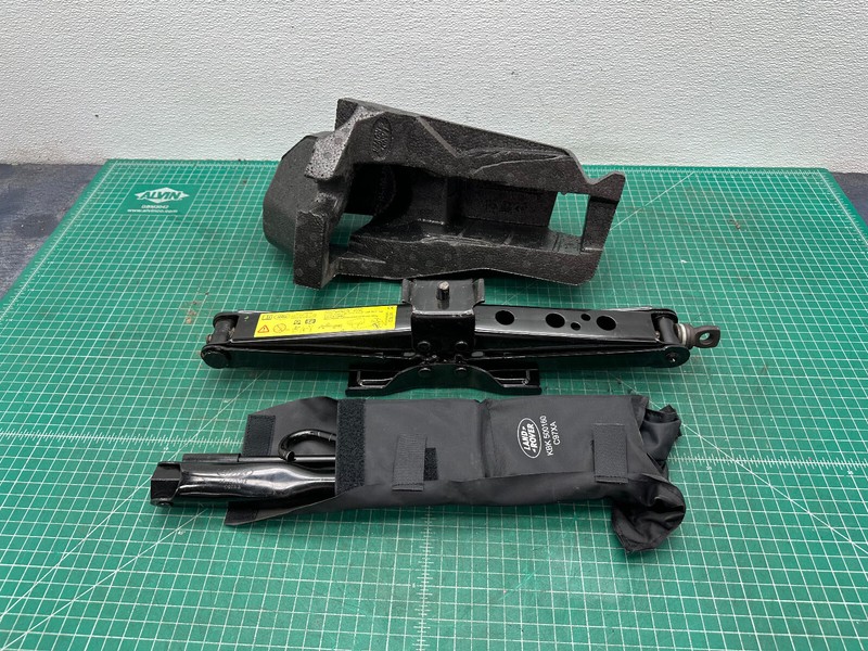 05-16 Land Rover LR4 EMERGENCY SPARE TIRE WHEEL JACK LIFT TOOLS & CASE OEM
