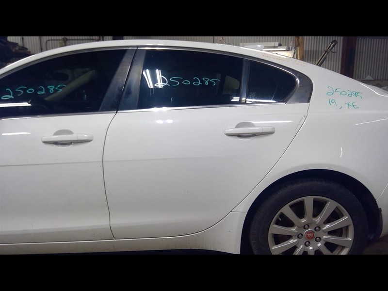 Driver Rear Side Door Without Privacy Glass Chrome Trim Fits 17-19 XE 1633043