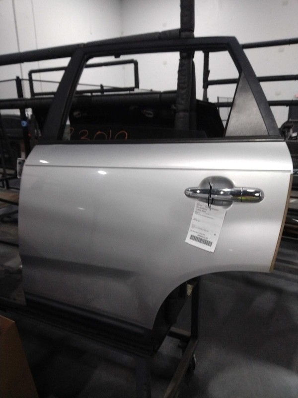 2014-2015 Kia Sorento Left Rear Door Silver Good Condition 684764