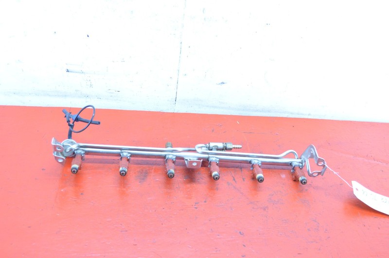 94-97 MERCEDES-BENZ R129 SL320 3.2L ENGINE FUEL RAIL W INJECTORS OEM